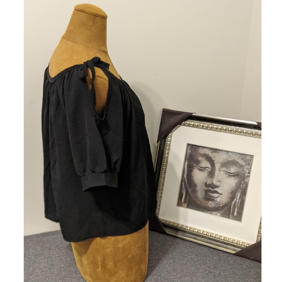 Black Shoulder-Tie Blouse - Picture 3 of 4